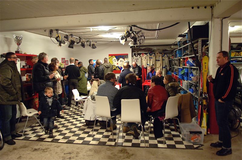 Vi knödde in oss i studiodelen i garaget. Nästan alla fick sitta.