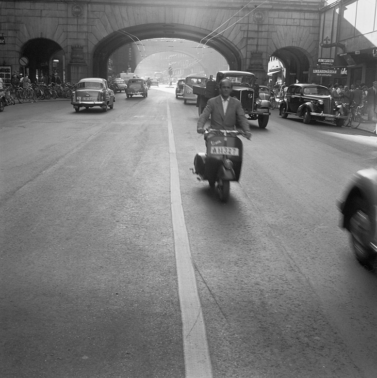 vespa kungsgatan.jpg