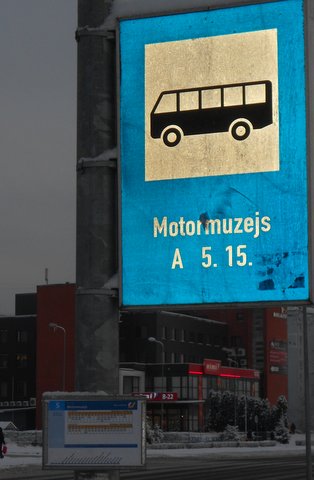 Lättast med Buss 15 från centrum