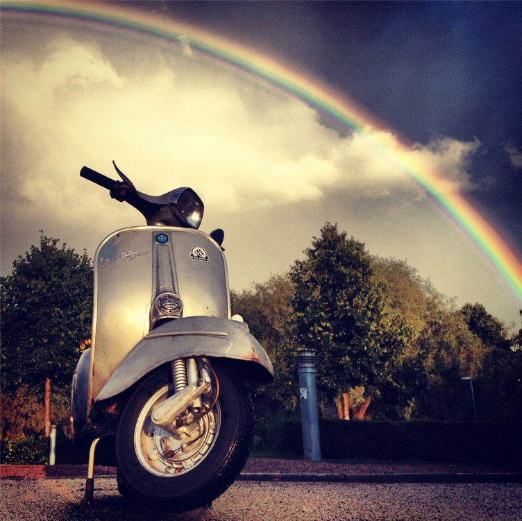 Regnbåge över Gävle. Och min Vespa Sprint!